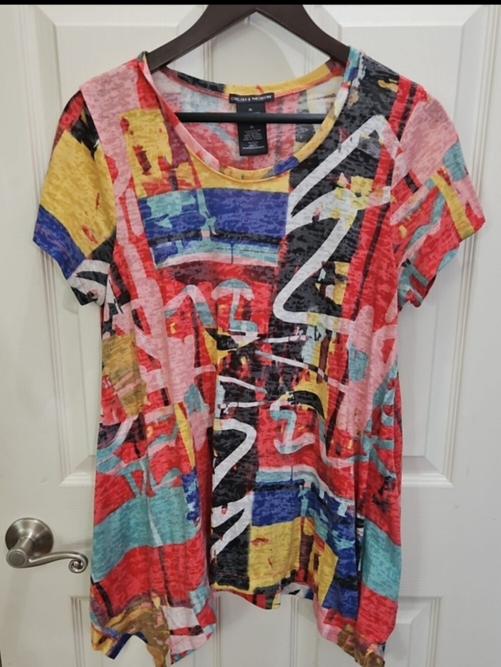 Chelsea & Theodore Multi Abstract Asymmetrical Hemline Top Sz XL - Picture 6 of 6
